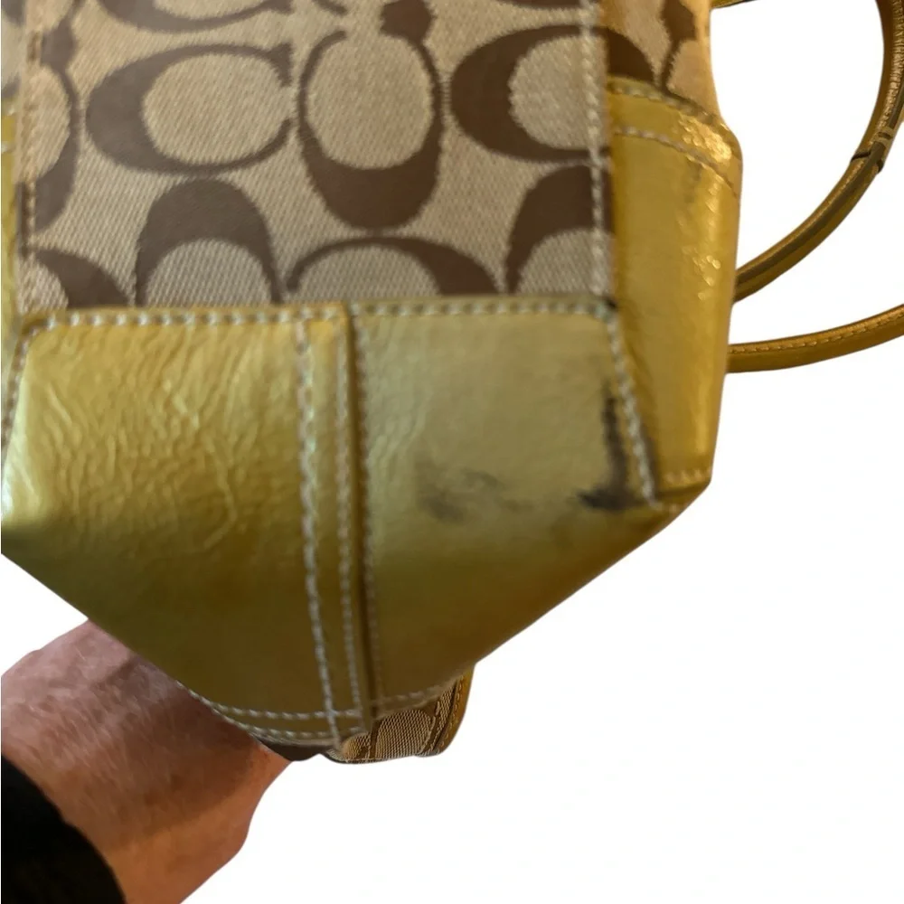 Coach Soho Signature Gold Trim Tote 12564 – Vintage Classic ✨